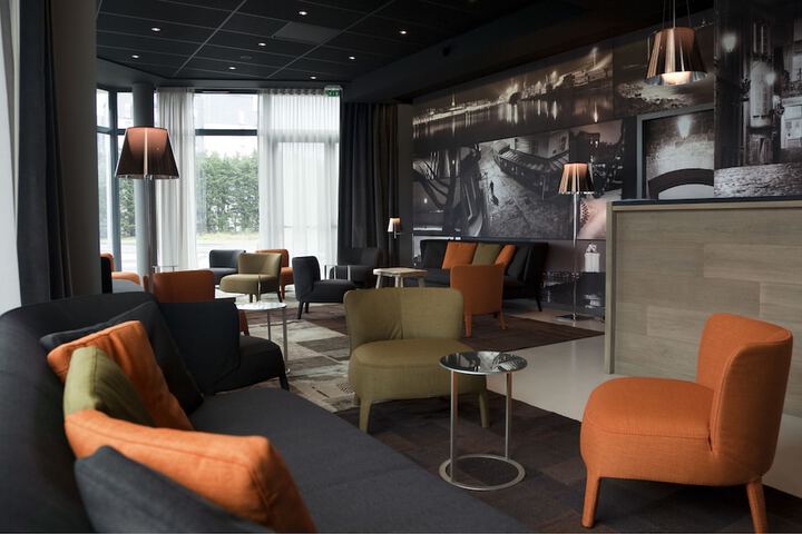 Lounge 90 of 101