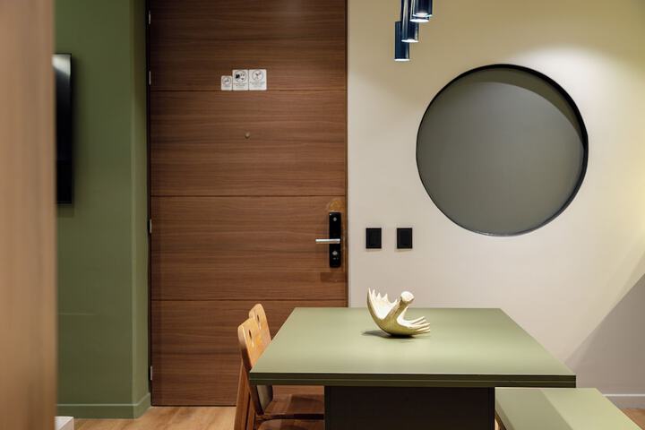 Room 162 of 199