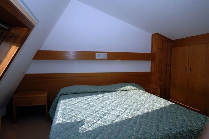 Room 9 of 50
