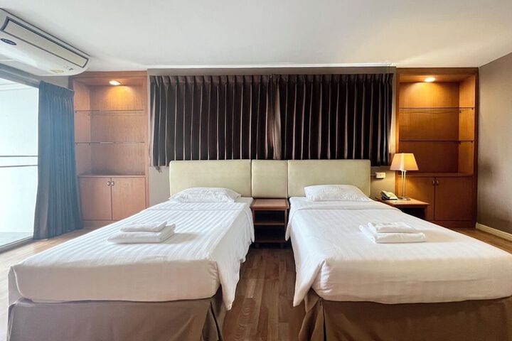 Room 10 of 111