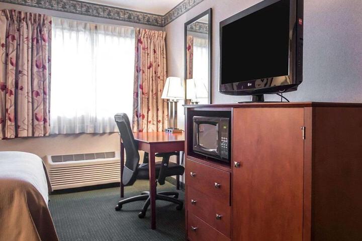 Standard Room, King or Two Doubles (4 of 5)