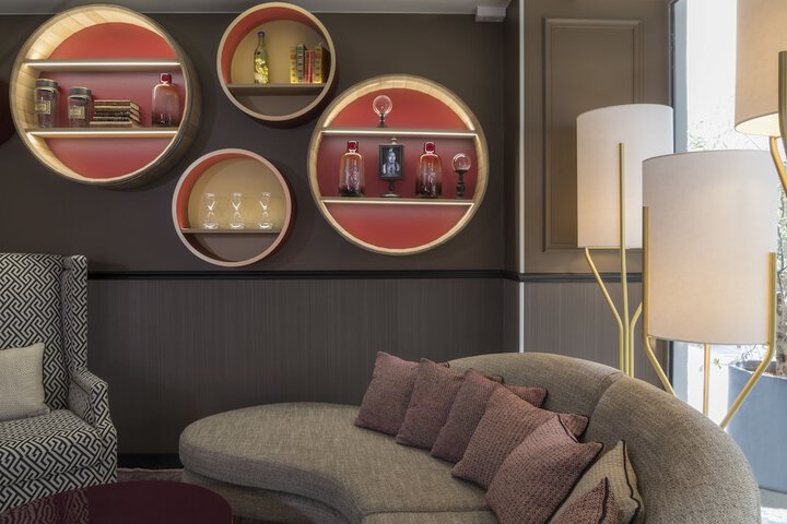 Lounge 63 of 70