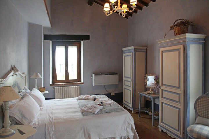 Room 4 of 36