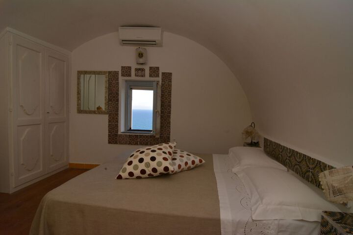 Room 4 of 82