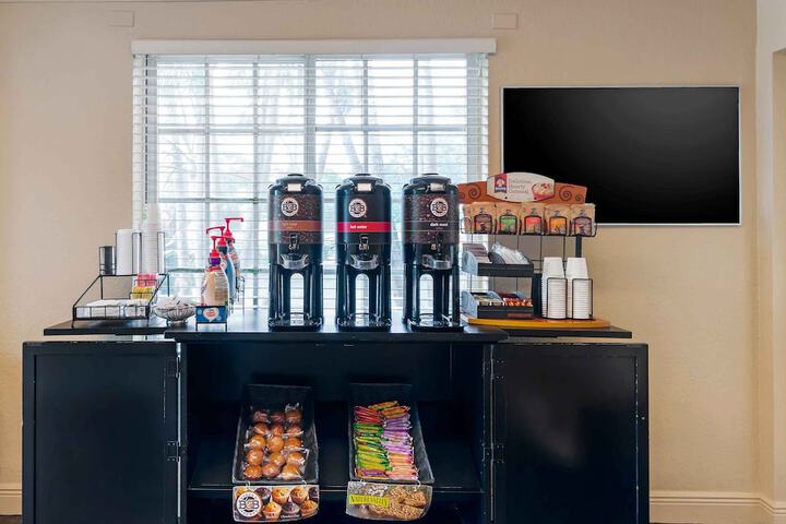 Breakfast/Coffee Service 18 of 22