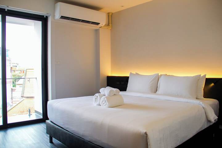 Room 5 of 32