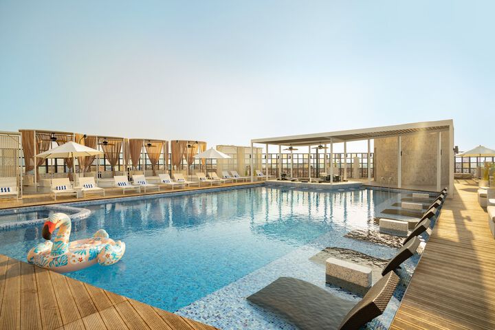Pool 21 of 29