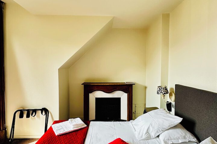Room 13 of 34