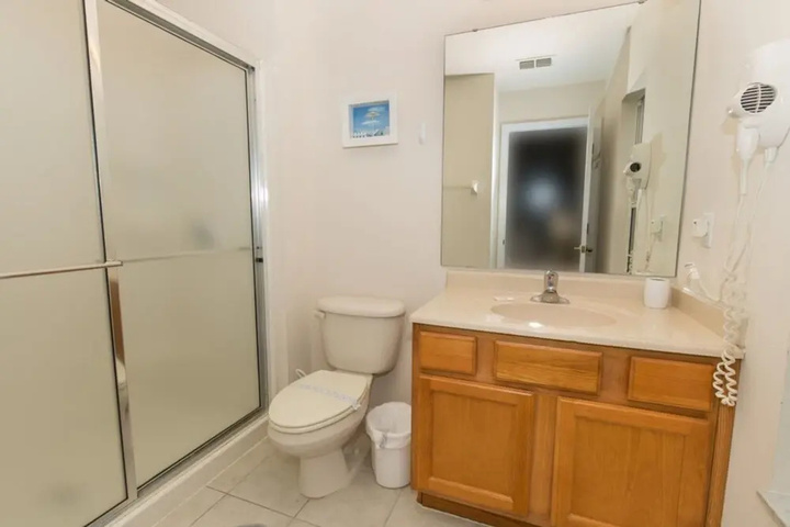Room 7 of 18