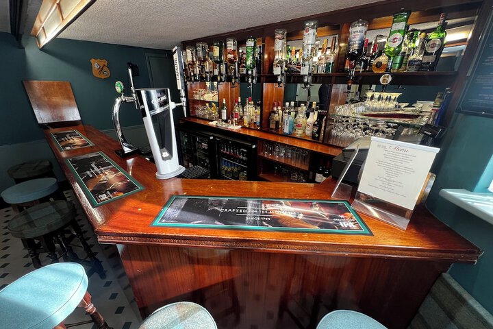 Lounge 44 of 47