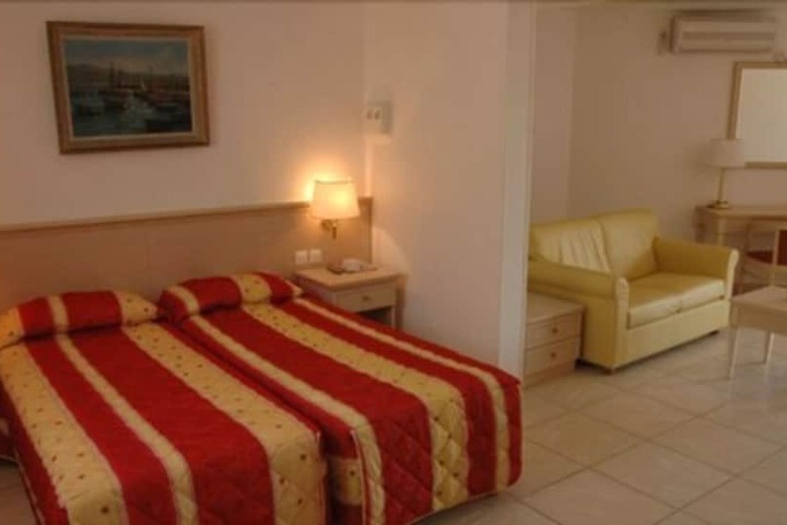 Room 8 of 20