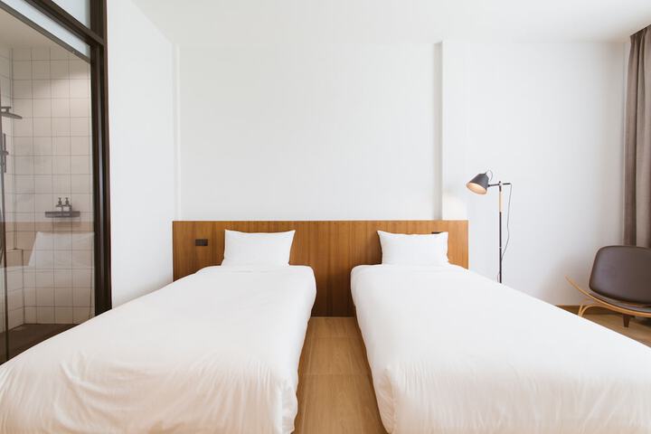 Room 48 of 103
