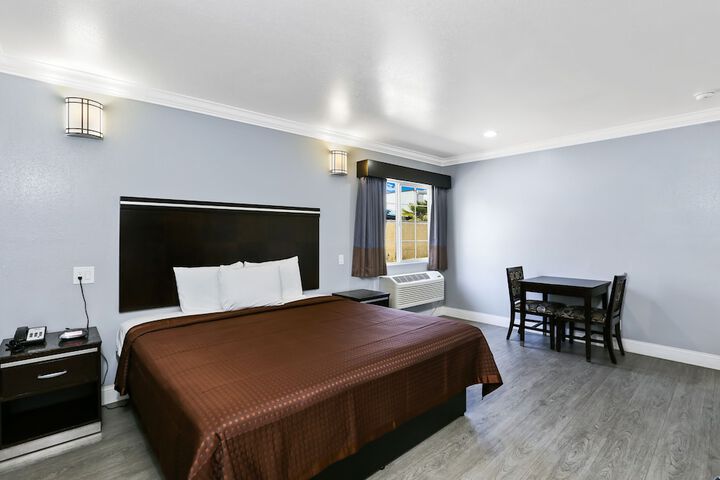 Standard | King Bed (5 of 18)