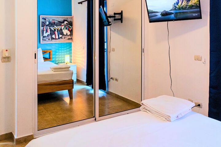 Room 34 of 66