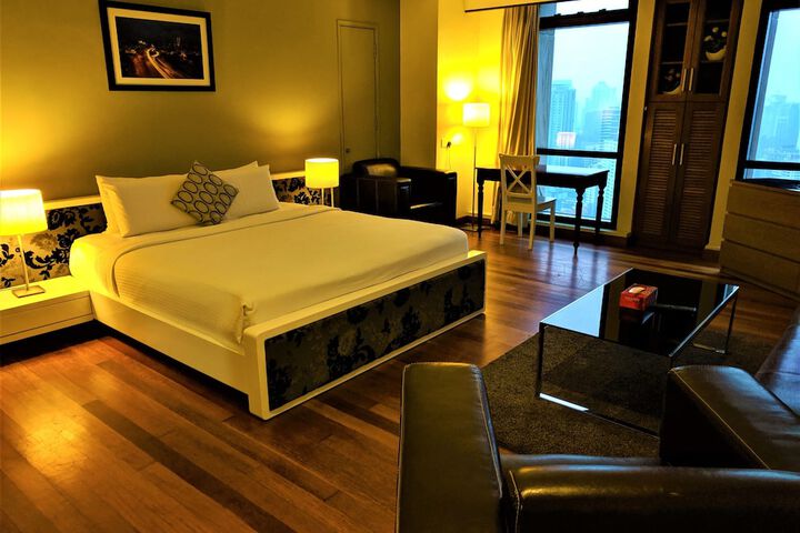 Room 2 of 82