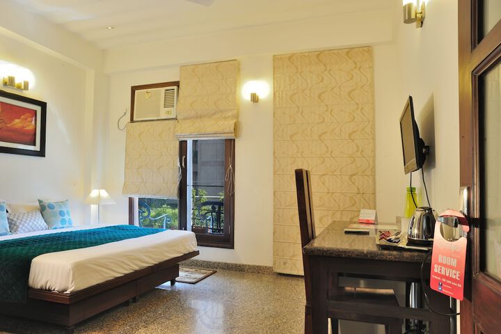 Room 6 of 16