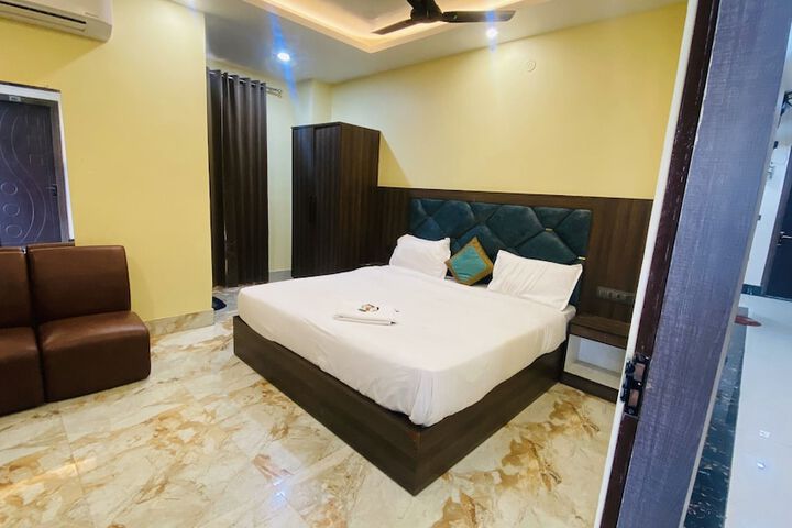 Room 9 of 21