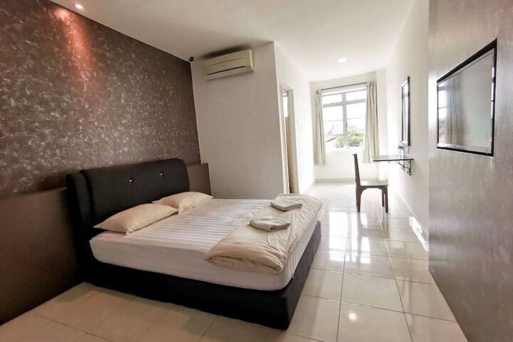 Room 8 of 17