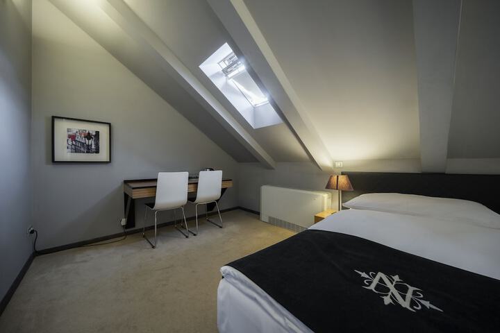 Room 40 of 97