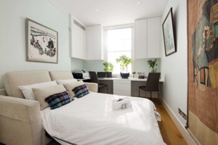 Room 9 of 20