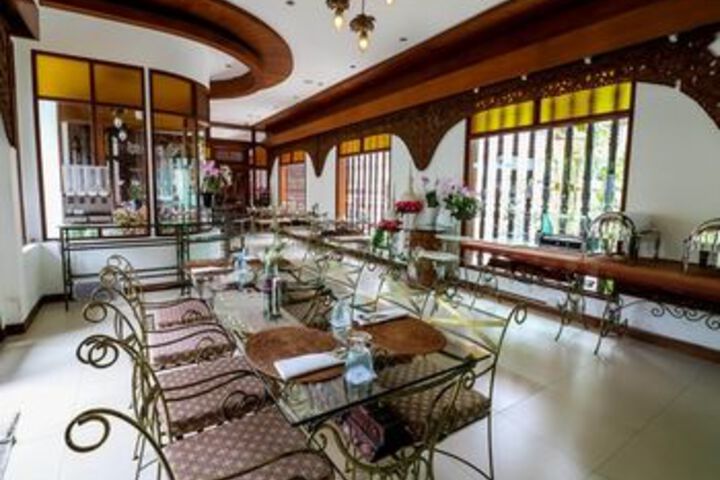 Dining 10 of 74