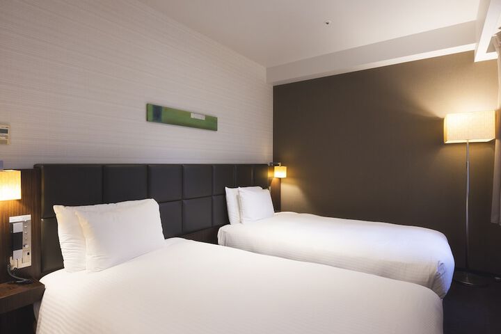 Room 12 of 73