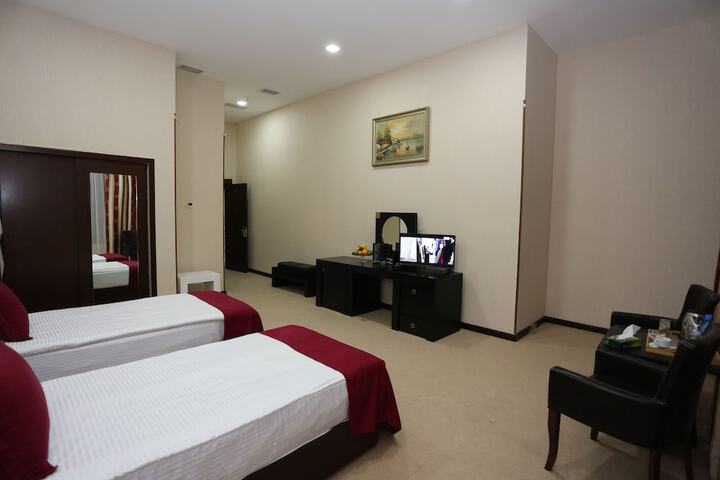 Room 8 of 16