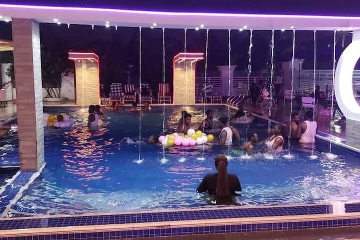 Pool 33 of 120