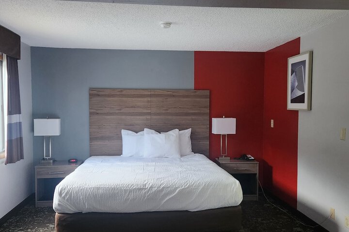 1 King Bed Premier Room (1 of 25)