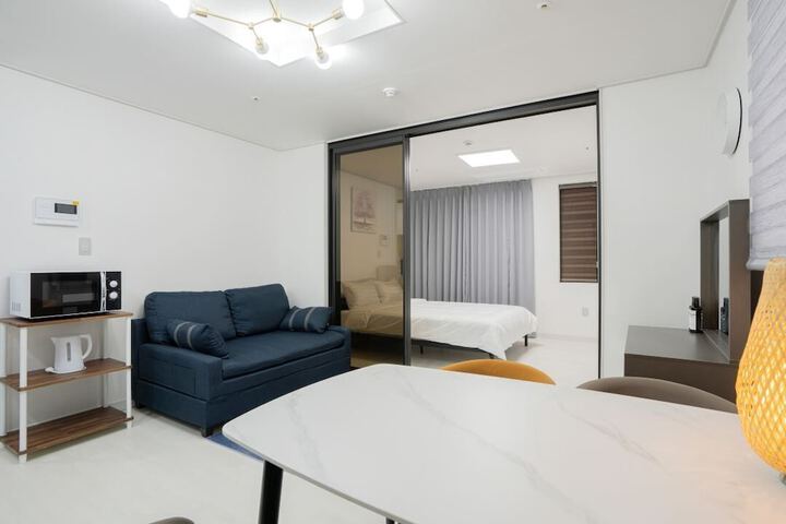 Room 7 of 18