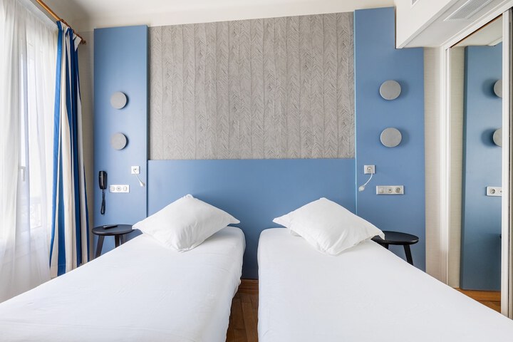 Room 15 of 142