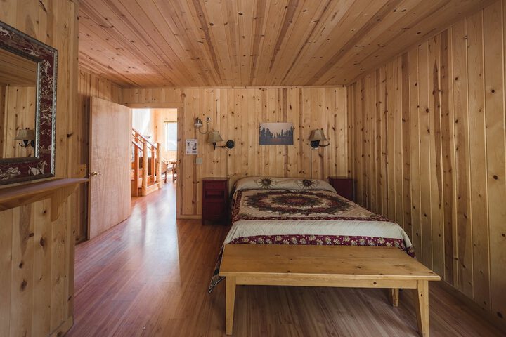 Room 4 of 143