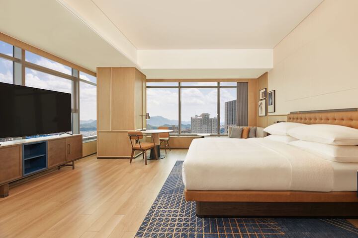 Room 8 of 21