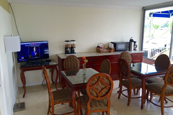 Breakfast area
