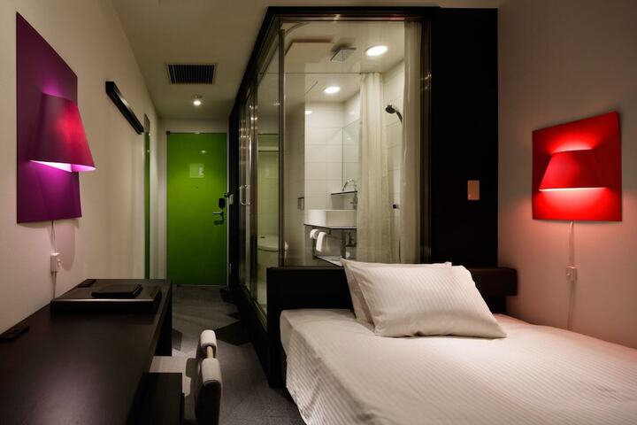 Room 28 of 43
