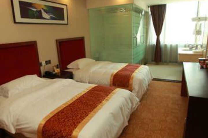Room 12 of 16