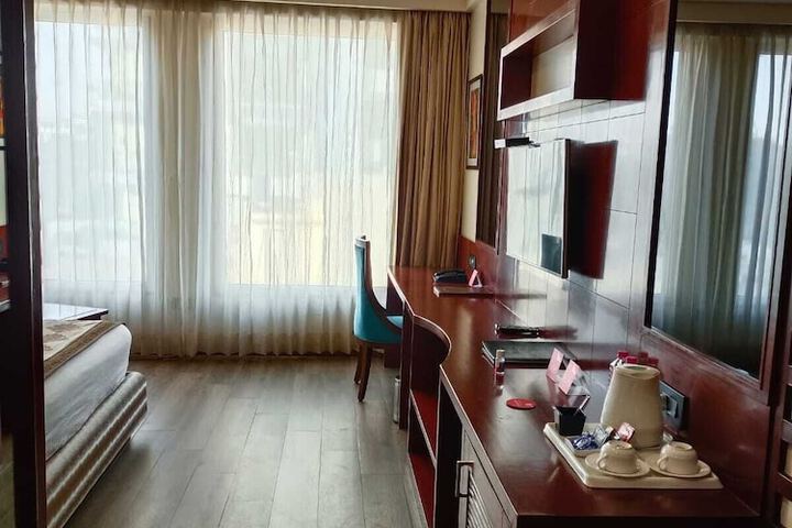 Room 5 of 48