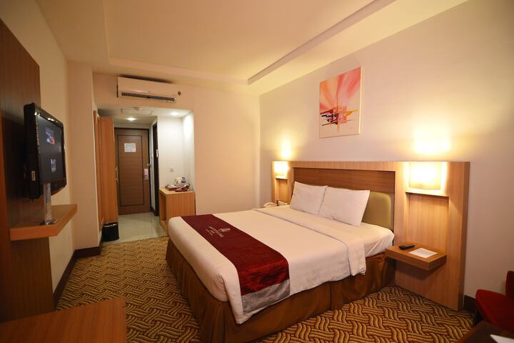 Room 9 of 82