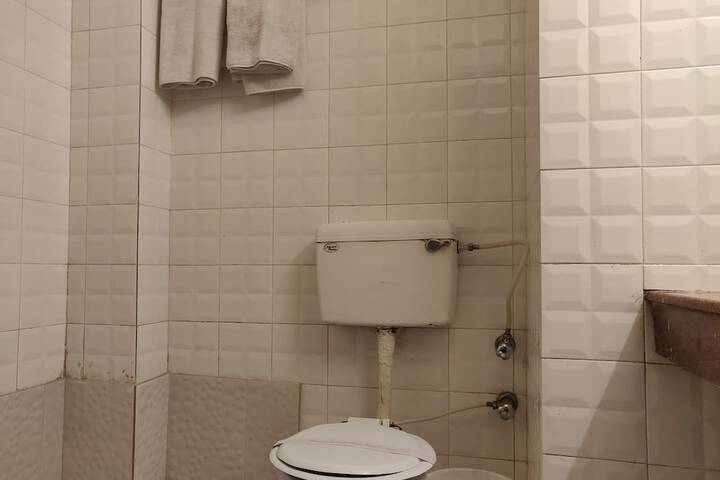Room 32 of 59