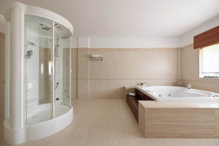 Room 18 of 51