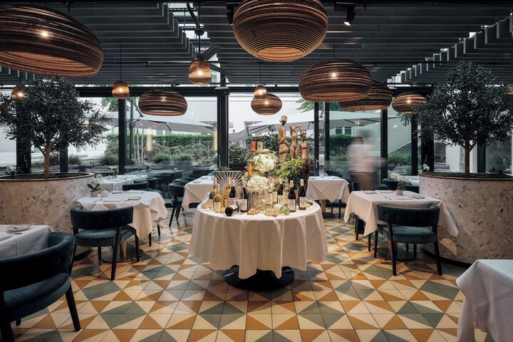 Dining 48 of 72