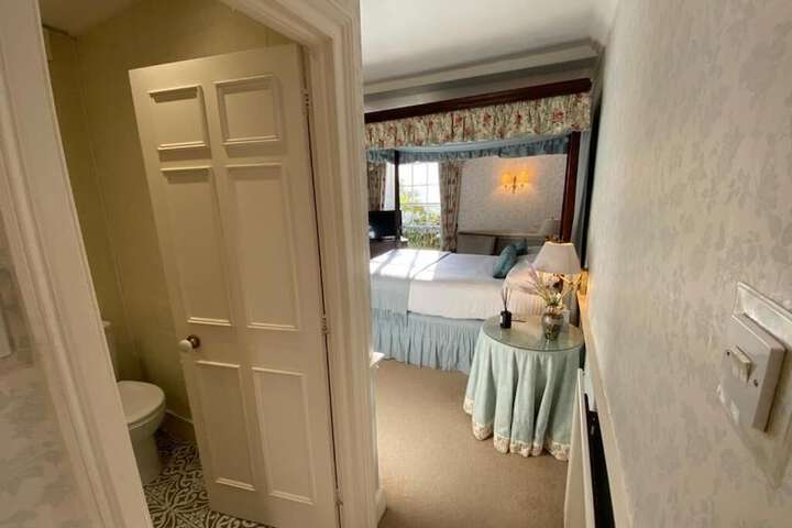 Room 9 of 41