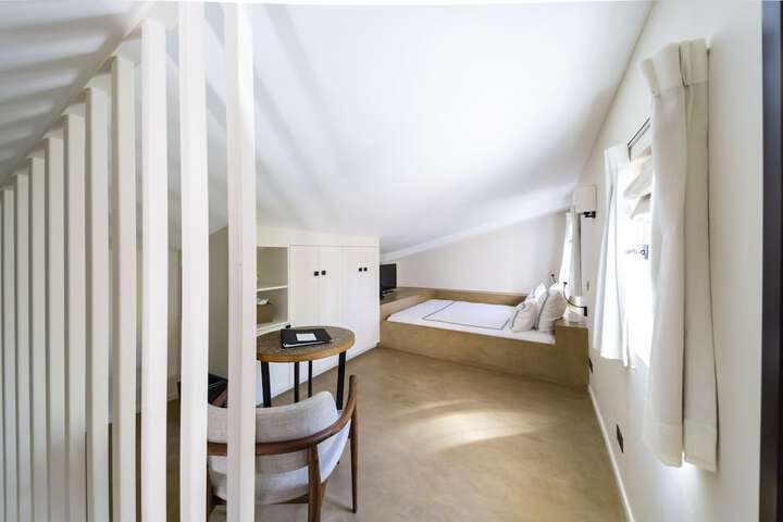 Room 18 of 228