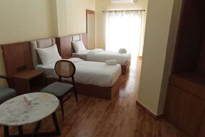 Room 4 of 13