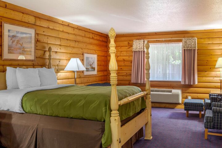 1 Queen Bed (8 of 21)