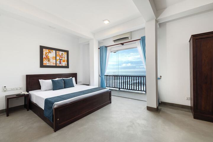 Room 5 of 12