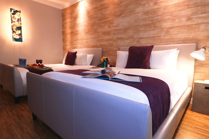 Double Accessible Queen Size Bed (9 of 16)