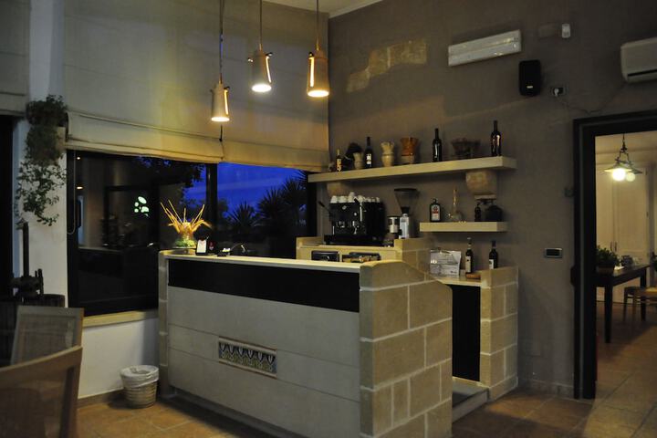 Lounge 54 of 62