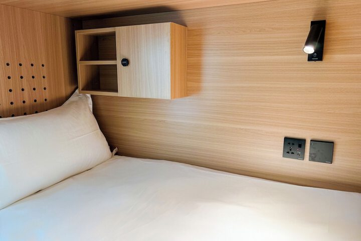 Room 32 of 42
