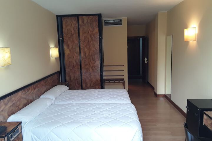 Room 8 of 65